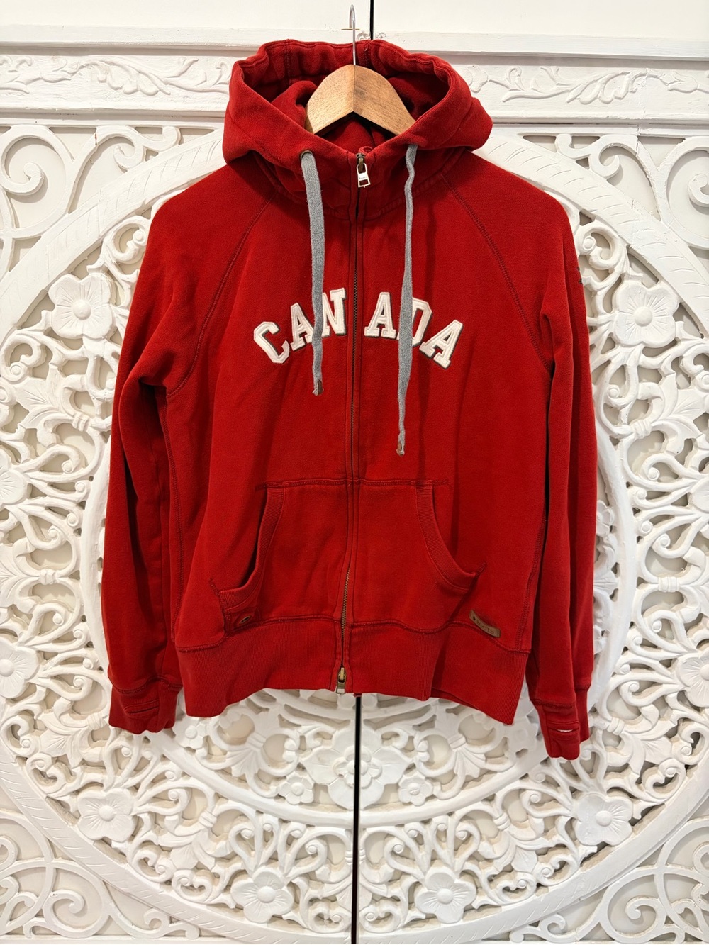 Roots Canada Red Full Zip Hoodie Women’s Large Made in Canada Right To Play